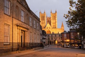 lincoln towards cathedral sm.jpg